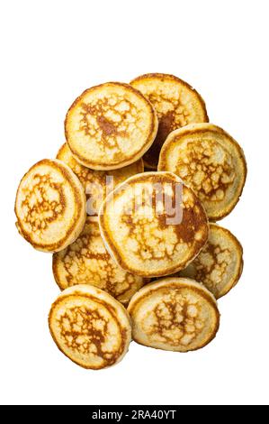 Pila di pancake al burro su un tavolo da cucina. Isolamento di alta qualità, sfondo bianco Foto Stock