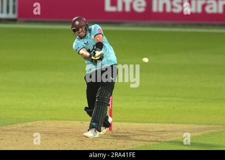 Londra, Regno Unito. 30 giugno 2023. Jamie Overton di Surrey mentre Surrey affronta Somerset nel Vitality T20 Blast cricket match al Kia Oval. Credito: David Rowe/Alamy Live News Foto Stock