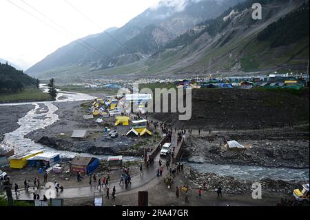 GANDERBAL, INDIA - GIUGNO 30: Una vista del campo base di Baltal il 30 giugno 2023 a Ganderbal, India. La prima fase dell'annuale Amarnath yatra inizia dal Tommrow. (Foto di Waseem Andrabi/Hindustan Times/Sipa USA)-- Foto Stock