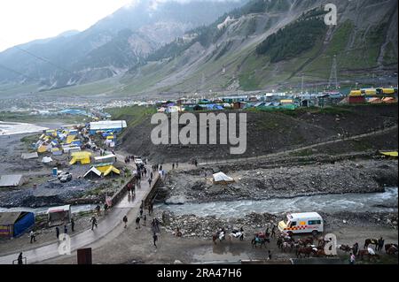 GANDERBAL, INDIA - GIUGNO 30: Una vista del campo base di Baltal il 30 giugno 2023 a Ganderbal, India. La prima fase dell'annuale Amarnath yatra inizia dal Tommrow (foto di Waseem Andrabi/Hindustan Times/Sipa USA)-- Foto Stock