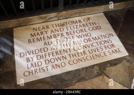 La tomba delle regine Elisabetta i e Maria i nell'Abbazia di Westminster, Londra, Regno Unito Foto Stock