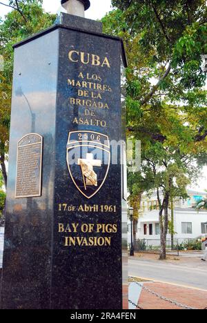 Un monumento nel quartiere Calle Ocho di Miami onora coloro che furono uccisi nell'invasione della Baia dei porci di Cuba nel 1961 Foto Stock