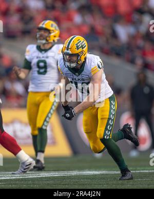 (Ottawa, Canada---30 giugno 2023) JosiahSchakel (40) degli Edmonton Elks gioca nella stagione regolare della Canadian Football League (CFL) tra gli Edmonton Elks agli Ottawa Redblacks. Fotografia Copyright 2023 Sean Burges / Mundo Sport Images. Crediti: Sean Burges/Alamy Live News Foto Stock