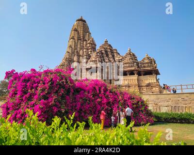 KHAJURAHO, MADHYA PRADESH, INDIA - 31 MAGGIO 2023: Tempio Kandariya Mahadeva, dedicato a Shiva, Khajuraho, Madhya Pradesh, India. Foto Stock