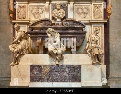 La tomba di Michelangelo Buonarroti nella Basilica di Santa Croce, Firenze, Italia Foto Stock