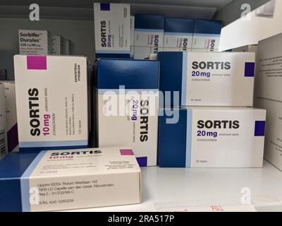 Farmacia store-atorvastatina,scatola di Sortis compresse-Pfizer.atorvastatina colesterolo le compresse preventive-statine sono utilizzate per il trattamento dell'ipercolesterolemia Foto Stock