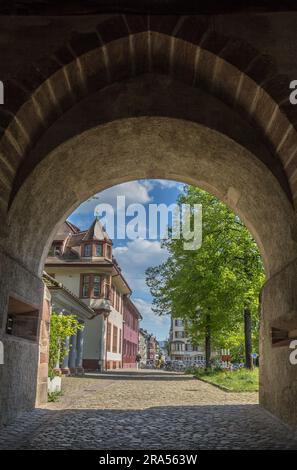 Basilea, Svizzera - 3 maggio 2021: L'antica porta di San Giovanni (Sankt-Johanns-Tor). È una delle più belle porte antiche di Basilea. Foto Stock