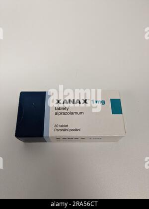 Pillole di Xanax con principio attivo Alprazolam, farmaci ansiolitici anti-depressivi terapia, è popolare droga da abuso e ha valore di strada Pfizer Foto Stock