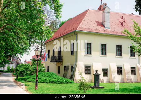 La vecchia architettura storica e parco della città a Samobor, Croazia. Foto Stock