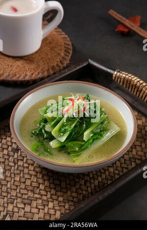 Baroni di citrina Hemerocallis stufato in brodo di pollo，Jin Zhen Cai, DAYLILY Golden Flower Buds Huang Hua Cai Foto Stock