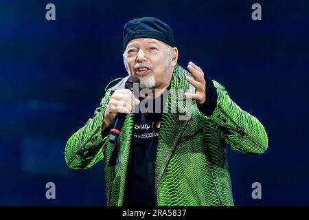 Vasco Rossi si esibisce dal vivo sul palco è Vasco Live Tour 2023 allo Stadio Arechi di Salerno, Italia, il 29 giugno 2023. Foto Stock