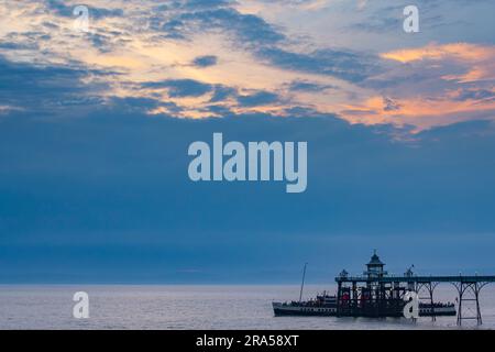 PS Waverley ormeggiò al molo di Clevedon Foto Stock