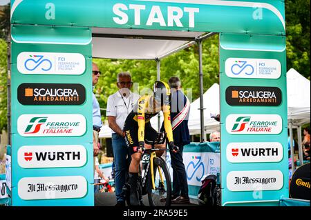 Chianciano Terme, Italia. 30 giugno 2023. SWINKELS Karlijn (NED). Giro d'Italia donne 2023. Prima tappa a Chianciano Terme. Prova a tempo. Inizio del palco durante la fase 1 - giro d'Italia femminile, giro d'Italia a Chianciano Terme, Italia, giugno 30 2023 crediti: Agenzia fotografica indipendente/Alamy Live News Foto Stock