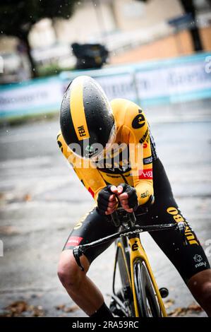 Chianciano Terme, Italia. 30 giugno 2023. Athlet of Jumbo Visma Under rain - giro d'Italia Women - Chianciano Terme durante la fase 1 - giro d'Italia femminile, giro d'Italia a Chianciano Terme, Italia, giugno 30 2023 crediti: Agenzia fotografica indipendente/Alamy Live News Foto Stock