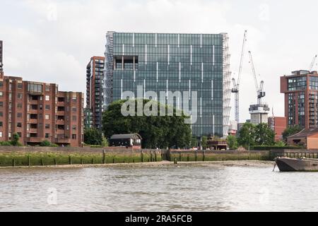 Il nuovo edificio dell'Ambasciata americana sulle rive del Tamigi a Nine Elms, Vauxhall, Londra, Inghilterra, Regno Unito Foto Stock