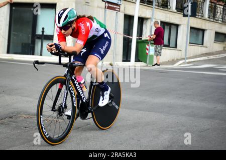 Chianciano Terme, Italia. 30 giugno 2023. LONGO BORGHINI Elisa (ITA. - Team TREK. Giro d'Italia donne - prima tappa cronometro - Chianciano Terme. Riscaldamento. Durante la fase 1 - giro d'Italia femminile, giro d'Italia a Chianciano Terme, Italia, giugno 30 2023 crediti: Agenzia fotografica indipendente/Alamy Live News Foto Stock