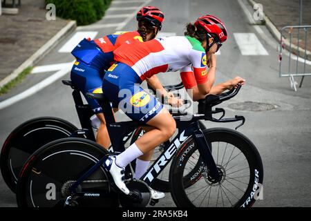 Chianciano Terme, Italia. 30 giugno 2023. LONGO BORGHINI Elisa (ITA. - Team TREK. Giro d'Italia donne - prima tappa cronometro - Chianciano Terme. Riscaldamento. Durante la fase 1 - giro d'Italia femminile, giro d'Italia a Chianciano Terme, Italia, giugno 30 2023 crediti: Agenzia fotografica indipendente/Alamy Live News Foto Stock