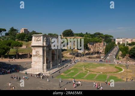 Arco trionfale di Costantino, veduta della Chiesa di San Bonaventura al Palatino e del foro Romano, Roma, Lazio, Italia, Arco di Costantino Foto Stock