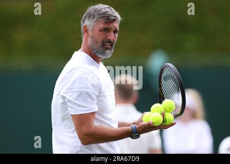 Londra, Regno Unito. 1 luglio 2023. 1 luglio 2023; All England Lawn Tennis and Croquet Club, Londra, Inghilterra: Wimbledon Tennis Tournament Practice Day; l'allenatore di Novak Djokovic Goran Ivanisevic Credit: Action Plus Sports Images/Alamy Live News Foto Stock