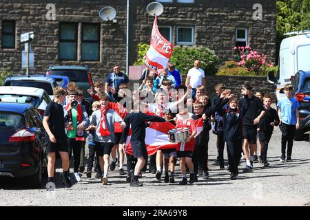 1 luglio 2023; Glebe Park, Brechin, Angus, Scozia: Scottish Pre Season Football Friendly, Brechin City vs Dundee; i tifosi di Brechin City arrivano per il gioco credito: Action Plus Sports Images/Alamy Live News Foto Stock