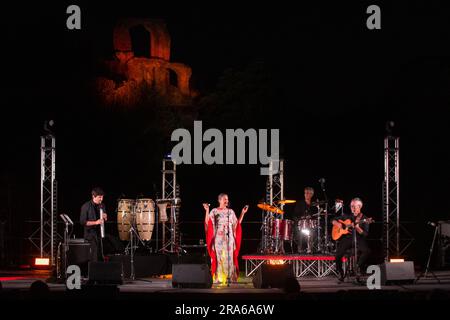 30 giugno 2023, Roma, Italia: La cantante israeliana Noa durante il suo concerto nella serata di apertura della seconda edizione del Roma Unplugged Festival, vicino a Villa dei Quintili a Roma (Credit Image: © Matteo Nardone/Pacific Press via ZUMA Press Wire) SOLO USO EDITORIALE! Non per USO commerciale! Foto Stock