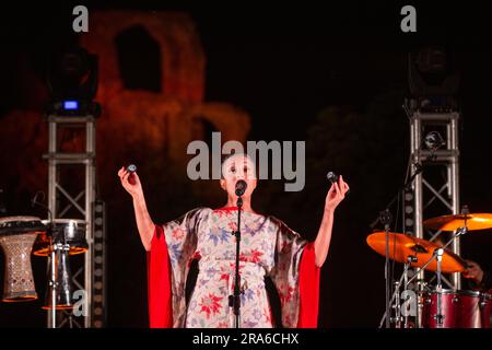 Roma, Italia. 30 giugno 2023. La cantante israeliana Noa durante il suo concerto nella serata di apertura della seconda edizione del Roma Unplugged Festival, nei pressi di Villa dei Quintili a Roma (foto di Matteo Nardone/Pacific Press/Sipa USA) credito: SIPA USA/Alamy Live News Foto Stock