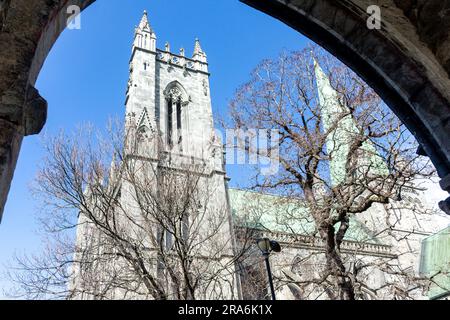 Fronte occidentale della cattedrale di Nidaros (Nidarosdomen) del XIII secolo Kongsgårdsgata, Trondheim, contea di Trøndelag, Norvegia Foto Stock