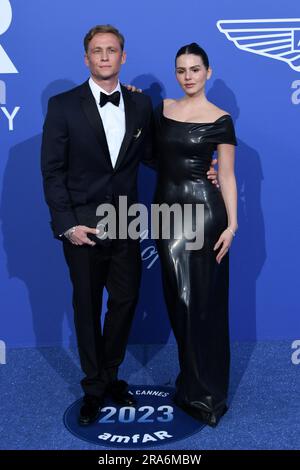 CAP D'ANTIBES, FRANCIA - MAGGIO 25: Matthew Williams, Tatiana Verstraeten, partecipa al Red Carpet AmfAR Cannes Gala 2023 all'Hotel du Cap-Eden-Roc a maggio Foto Stock