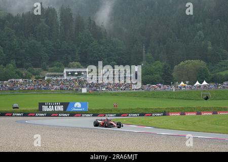 Spielberg, Austria. 1 luglio 2023. Motorsport: Campionato del mondo di Formula 1, Gran Premio d'Austria, gara sprint. Carlos Sainz, spagnolo del team Ferrari, è in pista. Credito: Hasan Bratic/dpa/Alamy Live News Foto Stock