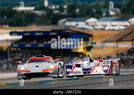 25 NEWTON (gbr), Lola-MG EX257, 2001 RITTWEGER (GER), HANCOCK (gbr), Porsche 911 GT1 Evo, 1997, azione durante le le Mans Classic 2023 dal 1 al 3 luglio 2023 sul Circuit des 24 Heures du Mans, a le Mans, Francia - foto Antonin Vincent/DPPI Credit: DPPI Media/Alamy Live News Foto Stock