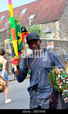 St Paul's Caribbean Carnival 2023, Bristol, Inghilterra, Regno Unito, 1 luglio 2023. St Pauls, Bristol. Vendere souvenir caraibici Foto Stock