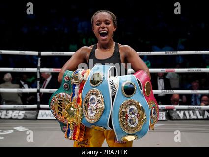 Natasha Jonas celebra la vittoria contro Kandi Wyatt dopo il match per il titolo IBF International dei pesi welter all'AO Arena di Manchester. Data foto: Sabato 1 luglio 2023. Foto Stock