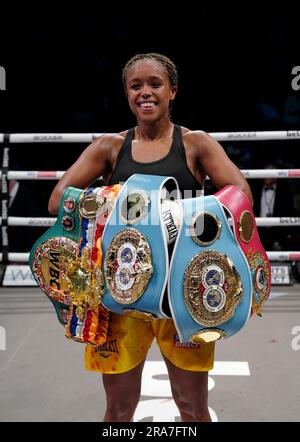 Natasha Jonas celebra la vittoria contro Kandi Wyatt dopo il match per il titolo IBF International dei pesi welter all'AO Arena di Manchester. Data foto: Sabato 1 luglio 2023. Foto Stock