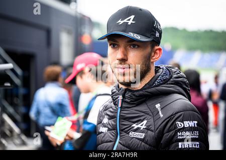 Spielberg, Austria. 1 luglio 2023. Il pilota francese del team BWT Alpine F1 Pierre Gasly attraversa il paddock dopo la gara di Sprint del weekend del Gran Premio di F1 austriaco. Sabato del Gran Premio di F1 austriaco è stata una giornata di Sprint. I piloti hanno gareggiato durante lo Sprint Shootout per impostare la griglia per la Sprint Race. La gara di Sprint fu vinta dal Red Bull Max Verstappen, seguito dai suoi compagni di squadra Segio Perez e dallo spagnolo di Ferrar Carlos Sainz. Credito: SOPA Images Limited/Alamy Live News Foto Stock