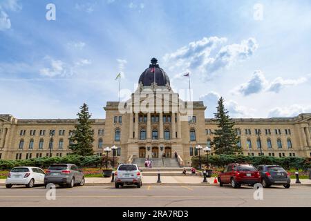 REGINA, SK, CANADA, 24 GIUGNO 2023: People Visiting the legislative Assembly of Saskatchewan in Regina. La città è la capitale provinciale di Saskatche Foto Stock