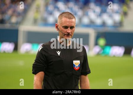 San Pietroburgo, Russia. 1 luglio 2023. Giudice, Artem Chistyakov in azione durante la partita di calcio della pari Premier Cup tra Zenit Saint Petersburg e Neftci Baku alla Gazprom Arena. La squadra dello Zenit FC ha vinto contro Neftci Baku con un punteggio finale di 3:1. Credito: SOPA Images Limited/Alamy Live News Foto Stock