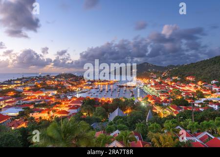 Gustavia, lo skyline di Saint Barthelemy nei Caraibi. Foto Stock