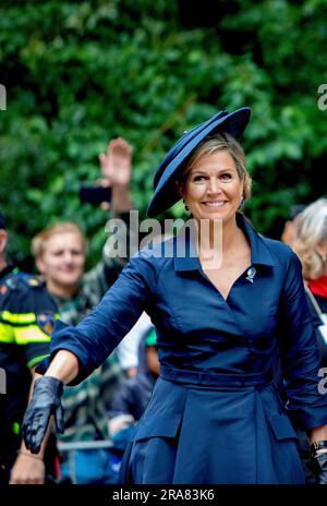 Amsterdam, Niederlande. 1 luglio 2023. La regina Maxima dei Paesi Bassi parte all'Oosterpark di Amsterdam, il 1 luglio 2023, dopo aver partecipato a Ketikoti (la commemorazione nazionale del passato della schiavitù olandese), il re tiene un discorso e si scusa credito: Albert Nieboer/Netherlands OUT/Point De Vue OUT/dpa/Alamy Live News Foto Stock