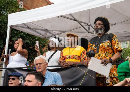 St Pauls, Bristol, Regno Unito. 1 luglio 2023. Carnevale di San Paolo, il ritorno di un carnevale e processione iconico e vivace, che attrae circa 100.000 persone. Organizzato dalla St Pauls Carnival Community Interest Company (CIC). Crediti: Stephen Bell/Alamy Live News Foto Stock