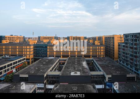 La città di Chengdu sotto il tramonto Foto Stock