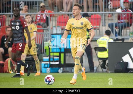 Toronto, Ontario, Canada. 1 luglio 2023. Danny Musovski #17 in azione durante la partita tra il Toronto FC e il Real Salt Lake al BMO Field di Toronto. Il gioco si è concluso nel 0-1 per Real Salt Lake (Credit Image: © Angel Marchini/ZUMA Press Wire) SOLO PER USO EDITORIALE! Non per USO commerciale! Foto Stock