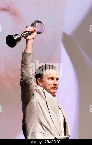 Ewan McGregor bekommt den Festival President's Award beim Tribute Screening des Kinofilms 'You Sing Loud, i Sing Louder' auf dem 57. Internationalen Filmfestival Karlovy Vary 2023 im Hotel Thermal. Karlsbad, 01.07.2023 anni Foto Stock