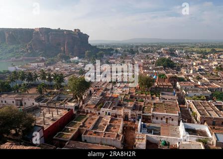 Veduta aerea di Badami dal forte nord, Karnataka, India meridionale, India, Asia Foto Stock