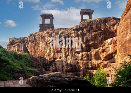 Torri di osservazione nel forte nord, Badami, Karnataka, India meridionale, India, Asia Foto Stock