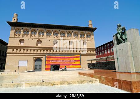 Monumento a Francisco Jose de Goya, di fronte al Museo Lonja, Plaza del Pilar, Saragozza, Saragozza, Aragona, Spagna Foto Stock