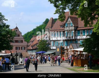 Monastero di Maulbronn, antico mercato nel cortile del monastero, arte e artigianato, cortile del monastero Foto Stock