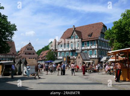 Monastero di Maulbronn, antico mercato nel cortile del monastero, arte e artigianato, cortile del monastero Foto Stock