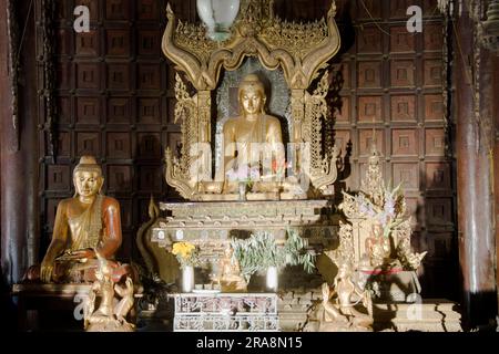 Statua del Buddha, Shwe nel monastero di Bin Kyaung, Mandalay, Birmania, Myanmar Foto Stock