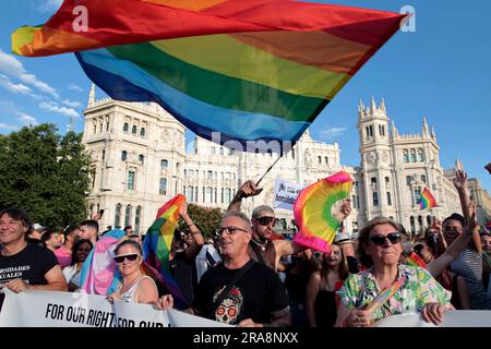 Madrid, Spagna, 01.07.2023.- Gay Pride march a Madrid incoraggia i cittadini a "votare con orgoglio" il 23 luglio, in modo da non perdere i loro diritti, visto l'avanzamento dell'estrema destra nelle ultime elezioni comunali. Migliaia di persone di tutte le età camminano per le strade della capitale del Regno di Spagna. Foto: Juan Carlos Rojas Foto Stock