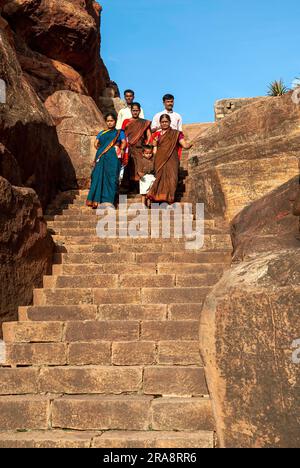 Turisti a Badami, Karnataka, India meridionale, India, Asia Foto Stock